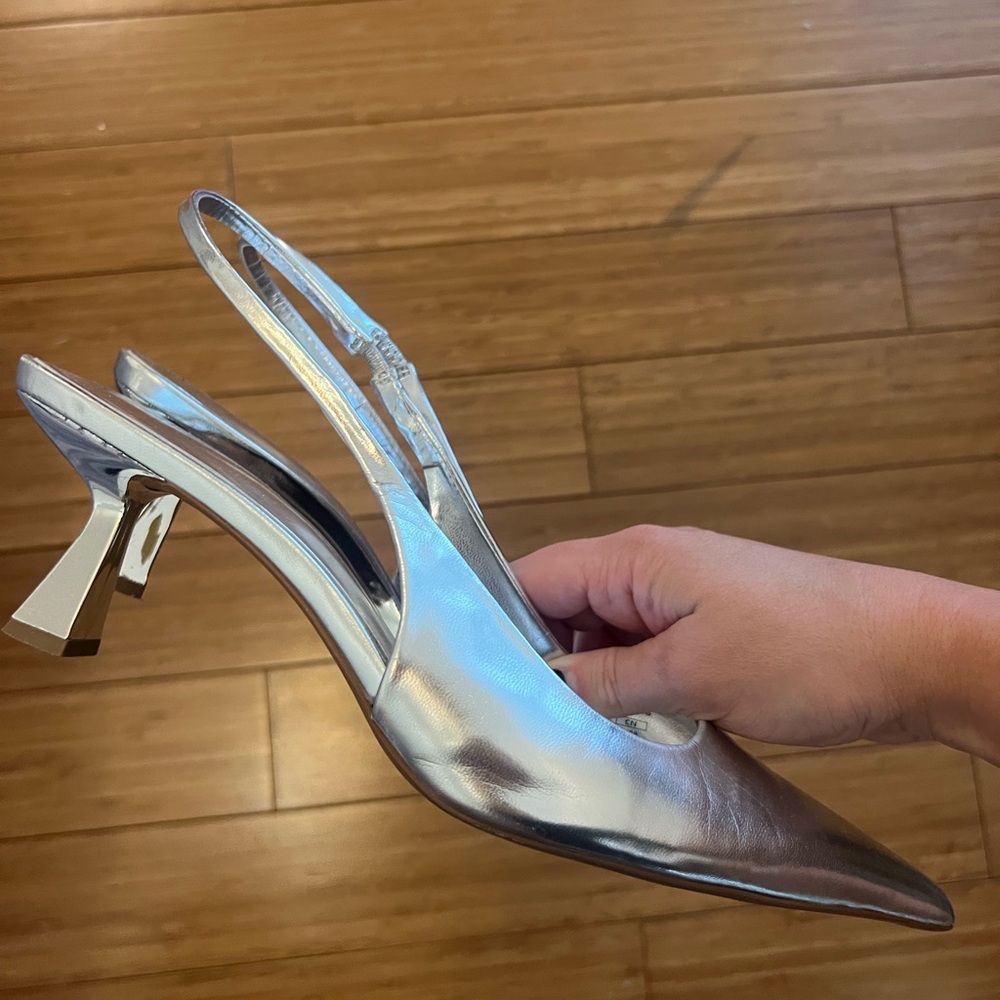 Size 8.5-9 Pointed Heal - Giving BRAT💚 Worn for a business trip and for drinks - Picture 4 of 4